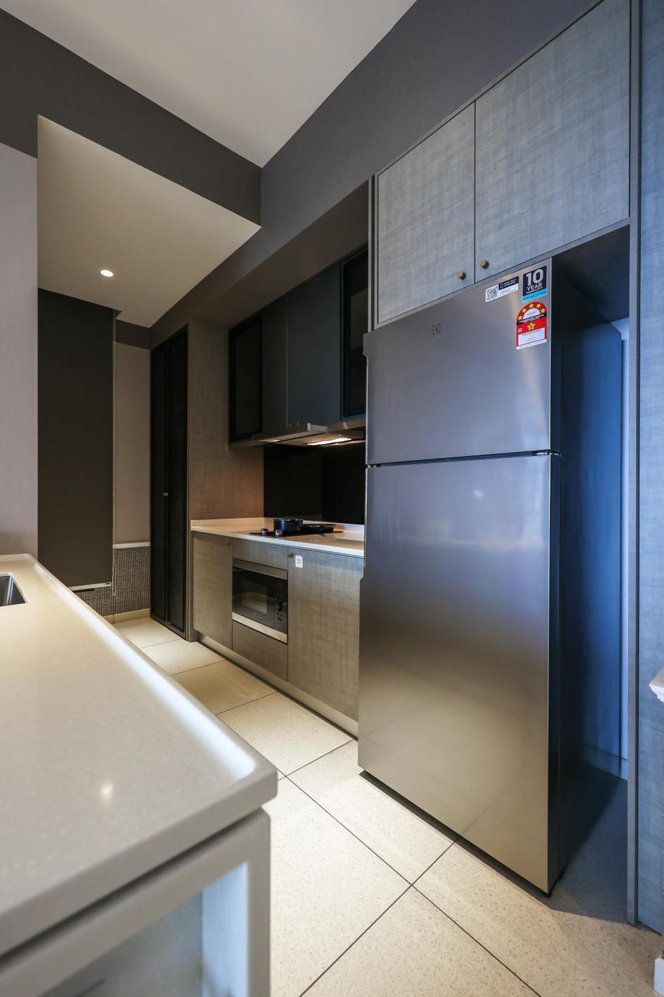 クアラルンプールMillerz Square By Mykeyアパートメント エクステリア 写真 A refrigerator in a kitchen