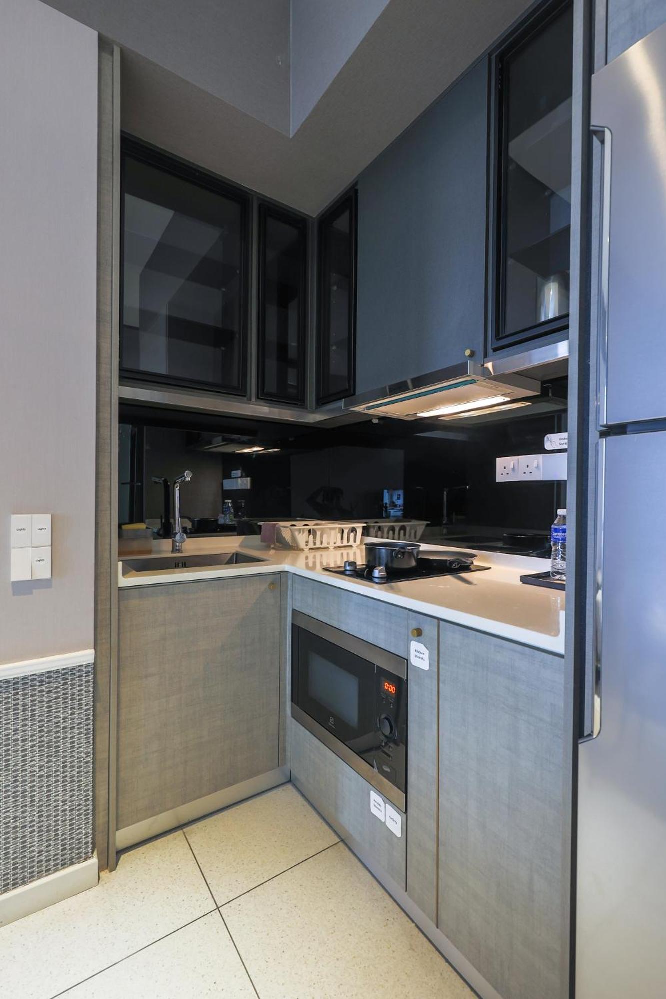 クアラルンプールMillerz Square By Mykeyアパートメント エクステリア 写真 A kitchen in a serviced apartment in Paris