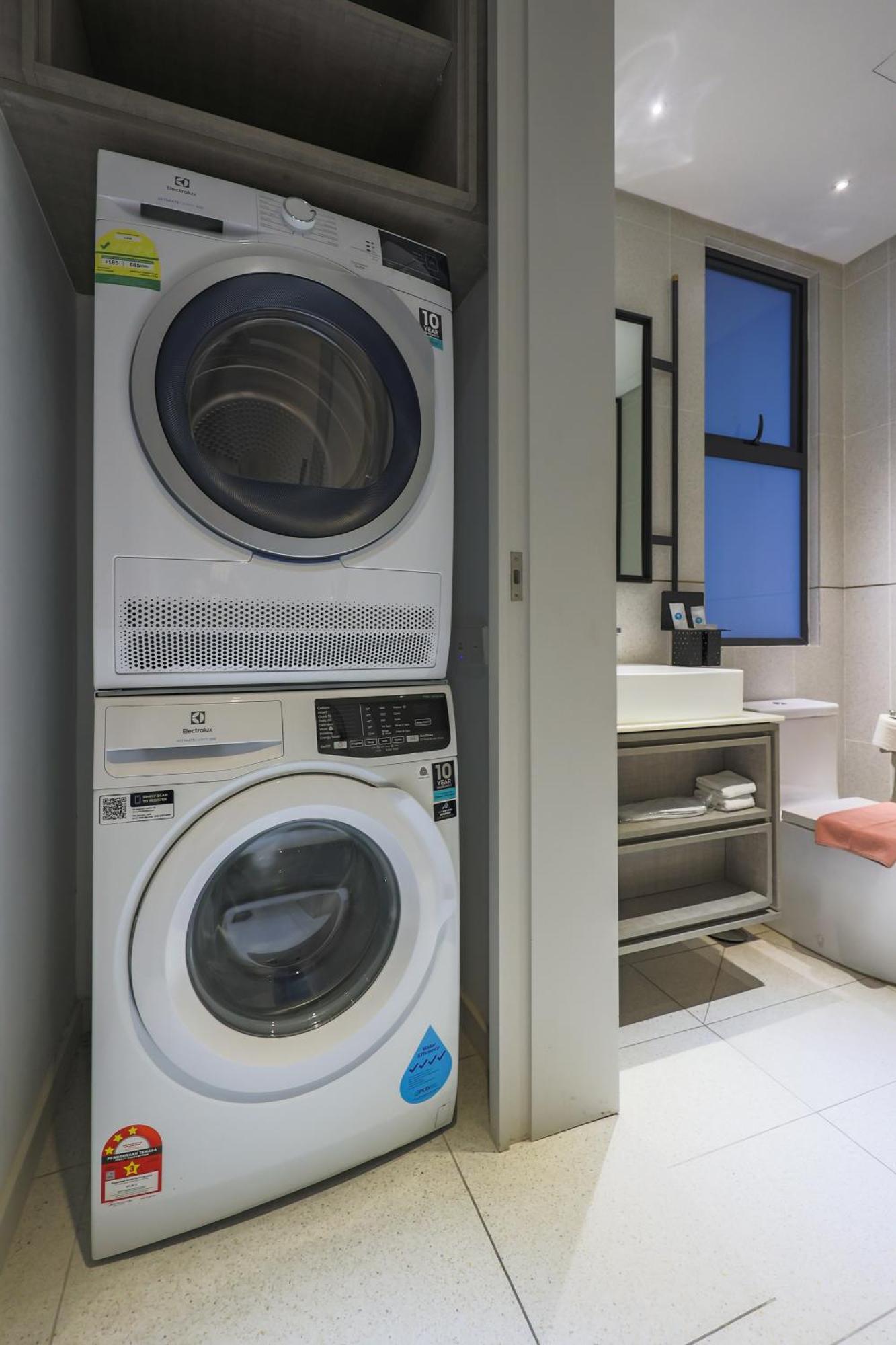 クアラルンプールMillerz Square By Mykeyアパートメント エクステリア 写真 A stacked washer and dryer