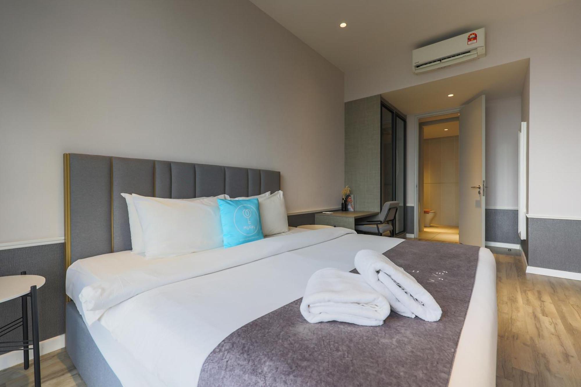 クアラルンプールMillerz Square By Mykeyアパートメント エクステリア 写真 A bedroom in a serviced apartment in Kuala Lumpur, Malaysia.